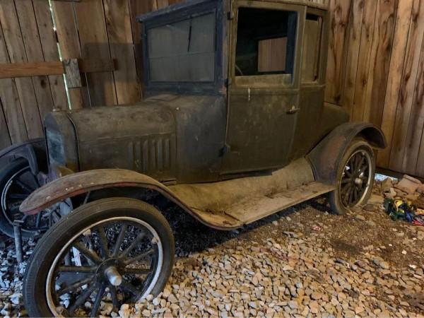 1984年塵封至今,穀倉發現福特鼻祖1925年福特T型車 1984年塵封至今,穀倉發現福特鼻祖1925年福特T型車