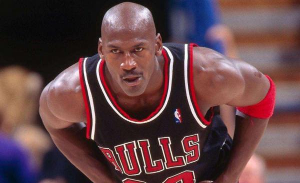 統治賽場！盤點NBA十大攻防一體的超級巨星：喬丹也無緣第一