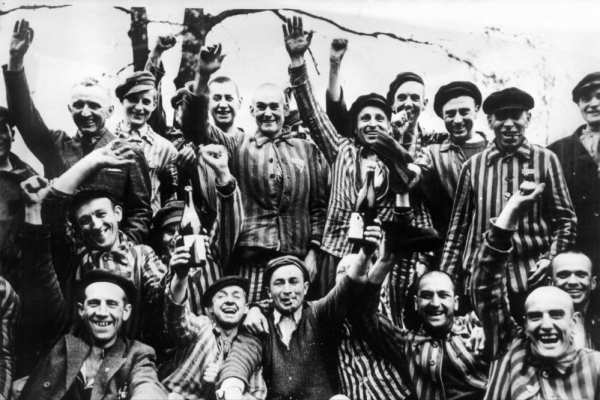 二戰最可怕集中營！35種死法，攝影師記錄納粹手下囚犯們真實生活