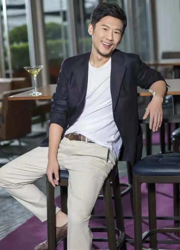 第一眼很普通，越看越帥氣的6個男明星，朱亞文、黃軒靠氣質取勝