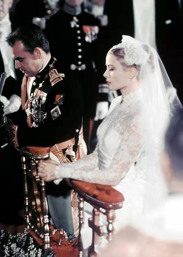 蓋爾加朵要演新捉賊記，卻被網友吐槽是花瓶，只因原版女演員太牛