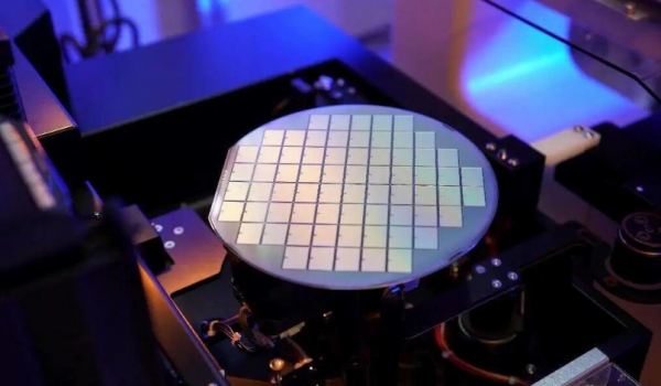 國產晶片關鍵材料再突破，已建成中國首條生產線，成功填補空白