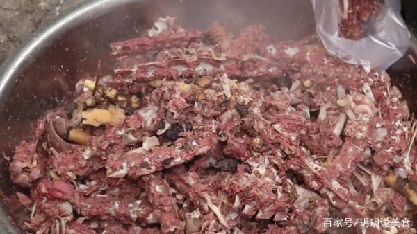 河南四兄弟合夥賣小吃，30年沒分家一天賣40只，過年要賣200只