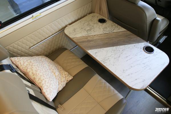 一家三口旅居首選B型房車！全車軟包功能完善！實拍金冠賓歌B500