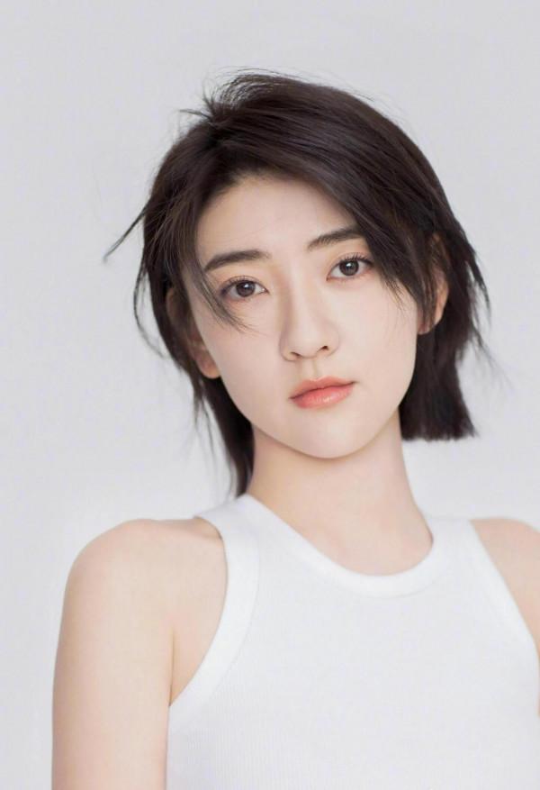 梁潔：甜美靚麗