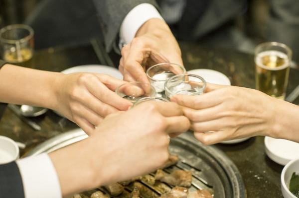 人體不能儲存酒精,酒精也不會轉化成脂肪,為什麼喝酒還會長胖? 人體不能儲存酒精,酒精也不會轉化成脂肪,為什麼喝酒還會長胖?