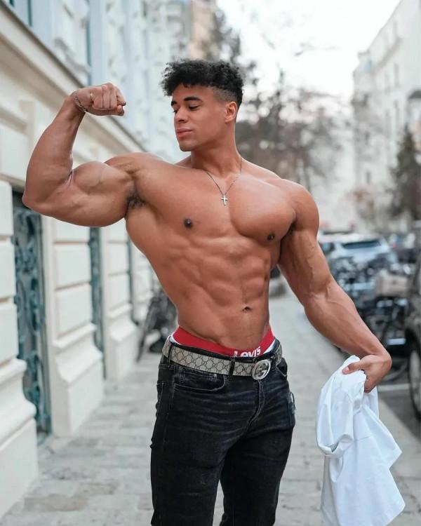 居家運動‖肌肉帥圖，線條好不好看，你來說了算