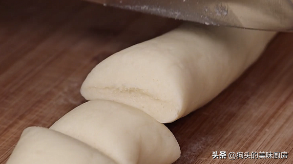油炸糕總是做不好，大廚教你一招，鼓大泡又酥脆，保證不開裂