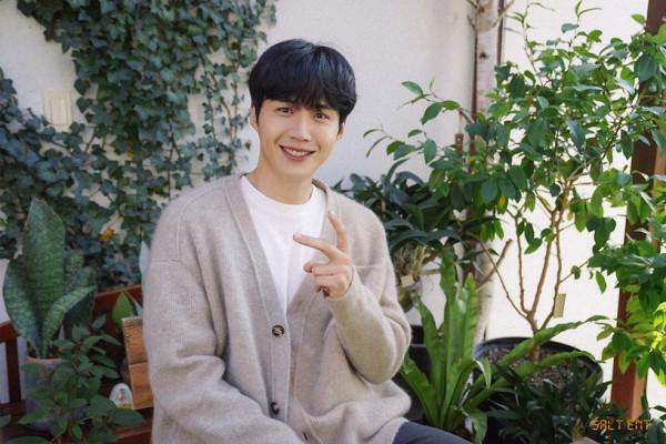 中國粉絲集資百萬為韓國偶像應援,在大廈投屏表白引韓網友嘲笑 中國粉絲集資百萬為韓國偶像應援,在大廈投屏表白引韓網友嘲笑