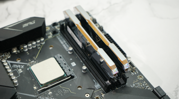 朗科絕影RGB記憶體評測：國產長鑫顆粒加持！媲美三星CL14超低時序