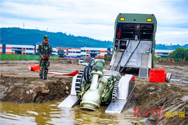 多款國產高科技裝備“豪橫”亮相武警大型工程機械比武場