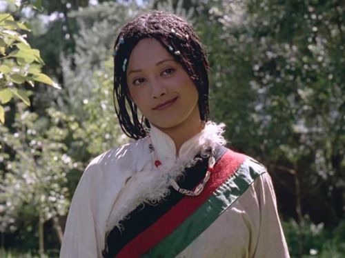 異域扮相驚豔的古裝美人,只服這8位,辨識度高不說還靈氣逼人 異域扮相驚豔的古裝美人,只服這8位,辨識度高不說還靈氣逼人