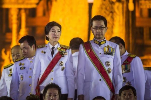 54歲英拉好福氣：相伴25年的男友在家等她，長兄如父護她半生周全