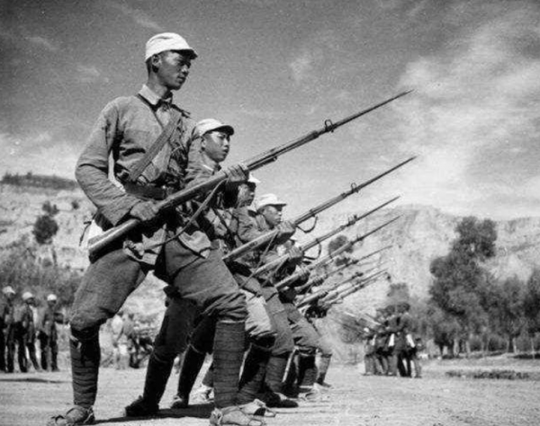 日本投降四個月後，高郵日軍殺害使者拒不投降，粟裕直接將其全殲