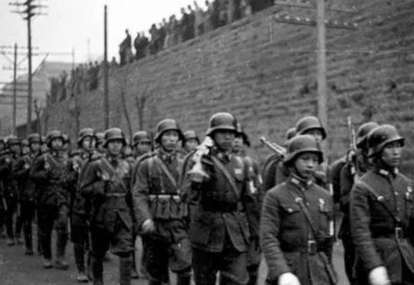 女叛徒隨老蔣敗退臺灣,1981年回國探親,故人一句話讓她啞口無言 女叛徒隨老蔣敗退臺灣,1981年回國探親,故人一句話讓她啞口無言