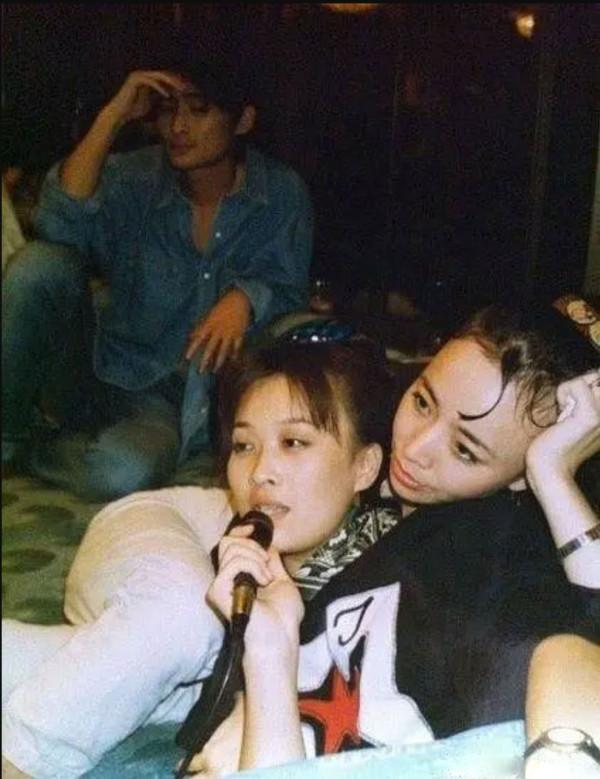 那英兒子高興：被父親拋棄留下陰影，母親再婚後繼父治癒他的半生