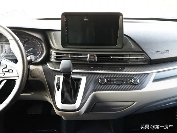 高性價比房車！愛旅途2022款大通V90C，800鋰電800太陽能配置合理
