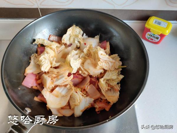 自制韓式部隊火鍋，食材搭配豐富靈活，簡直是冬日裡的一股暖流