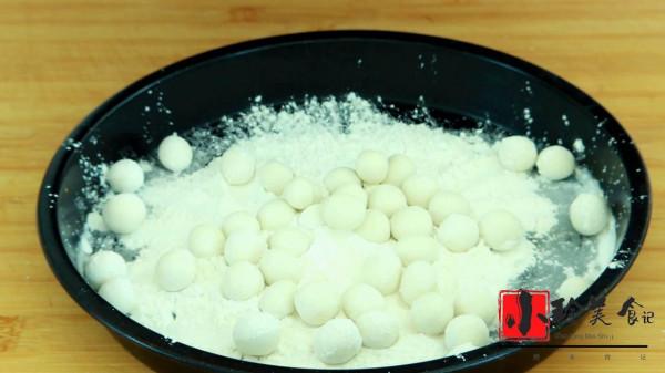 家有糯米粉教你做成紅糖糯米小丸子，甜糯筋道，營養好吃又美味