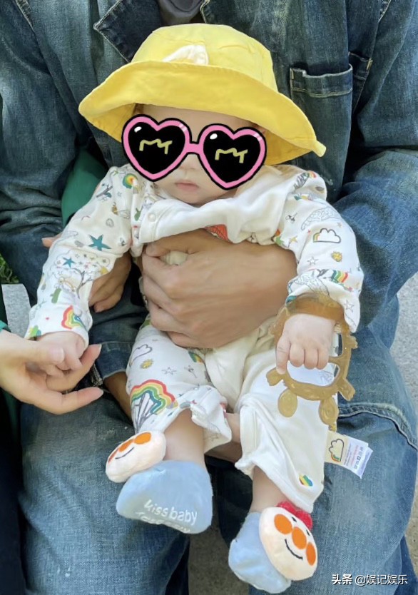 王燦曬全家福慶中秋,小蛋餃露正臉,模樣更像爸爸杜淳 王燦曬全家福慶中秋,小蛋餃露正臉,模樣更像爸爸杜淳