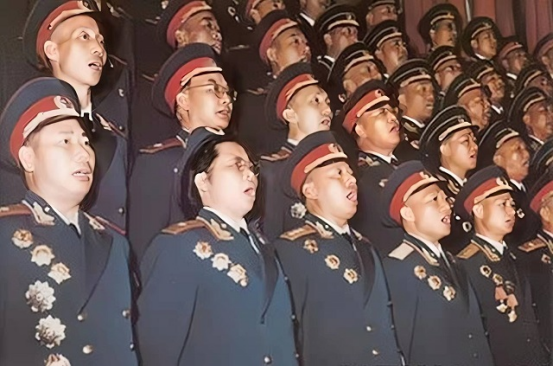 1964年，賀龍請示偉人能否取消軍銜，偉人是怎麼回應的？