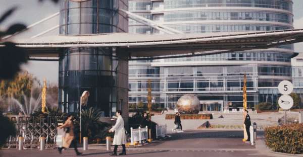 深秋將至，盤點偶像劇安全感爆棚的擁抱名場面，給大家取取暖