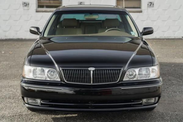 隨車附送摩托羅拉翻蓋手機，曾經的旗艦2000年第二代英菲尼迪Q45