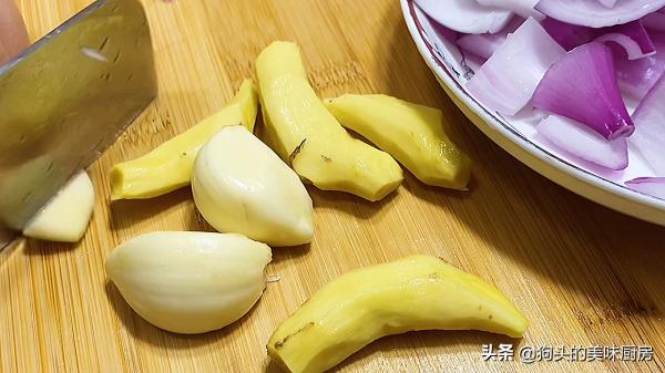 鱸魚新吃法，不加一滴水，不蒸不炸，肉質鮮嫩入味，下飯不發腥