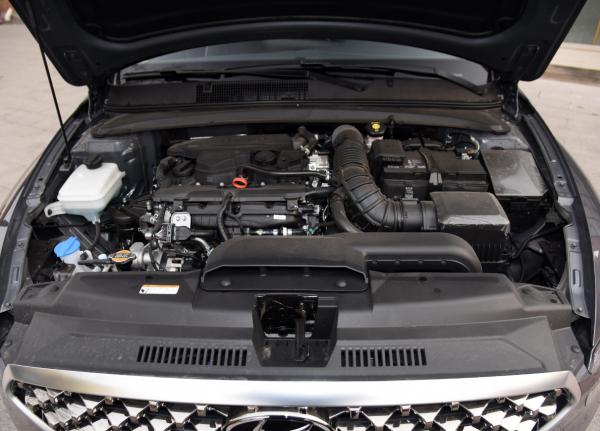 15萬級人氣新車推薦，全新一代名圖對比豐田凌尚，該怎麼選？