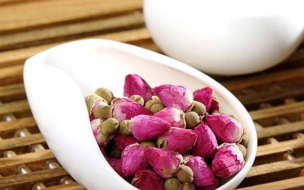 經常喝玫瑰花茶的女人，會收穫哪些好處？醫生：這3類人建議忌口