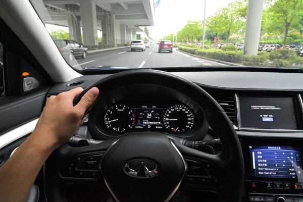 二手英菲尼迪QX50：25萬買中型豪華SUV，四缸堪比六缸穩