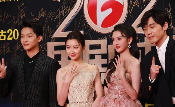 國劇盛典:女明星扎堆比誰瘦,花式禮服,卻看著不如金靖的一身黑 國劇盛典:女明星扎堆比誰瘦,花式禮服,卻看著不如金靖的一身黑