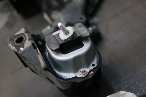 怪獸修車:翻新“車況極差”的二手寶馬X5,見證";美女一手車";復活 怪獸修車:翻新“車況極差”的二手寶馬X5,見證";美女一手車";復活