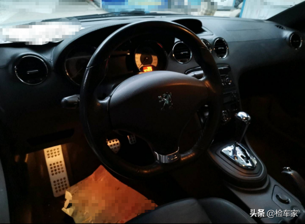 9萬塊買輛12年的法系跑車，小哥上來就砍價1萬，賣家：成交