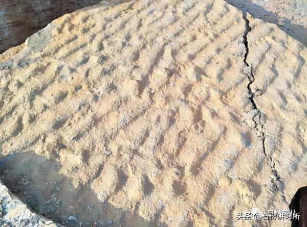 &OpenCurlyDoubleQuote;石頭寨&rdquo;裡看石頭