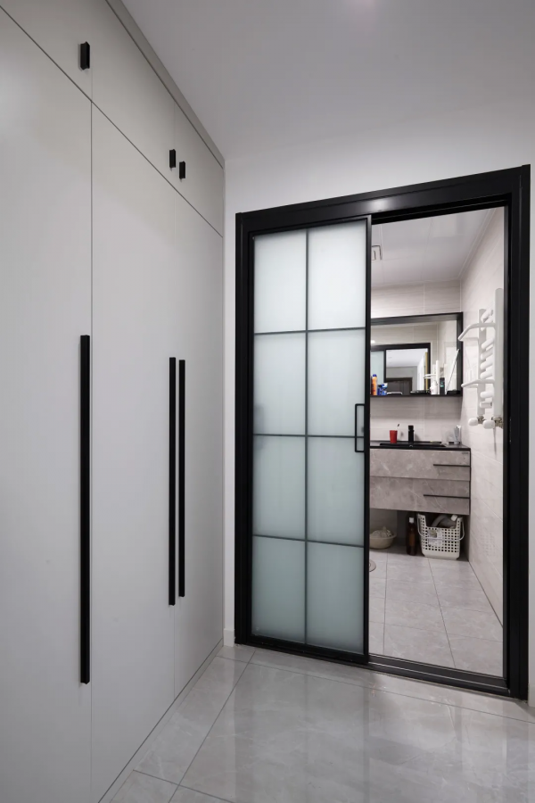 135㎡的家75㎡收納，放著好好的房子不住，到底怎麼想的？