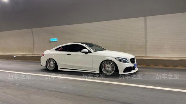 把女朋友的賓士C Coupe拿來玩改裝 給她一次讓別人羨慕的機會