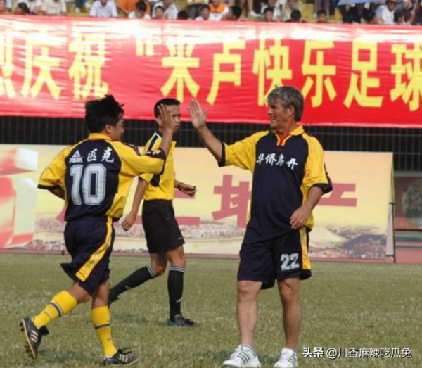 給李霄鵬一些絕對價值百萬的建議——樹一面“XX”大旗