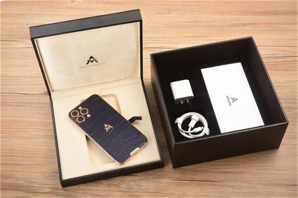 愛馬仕同款,皮革中的黃金:藍色鱷魚皮定製款iPhone 13 Pro 愛馬仕同款,皮革中的黃金:藍色鱷魚皮定製款iPhone 13 Pro