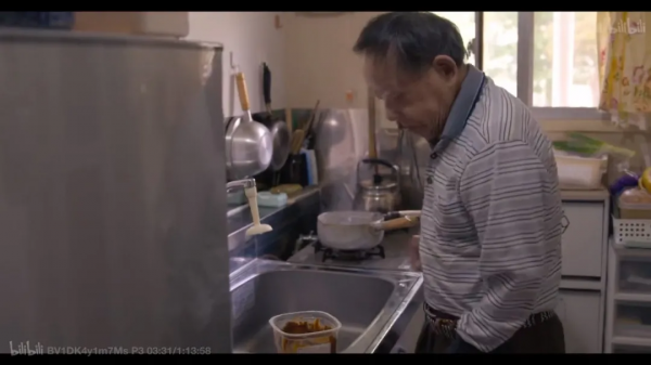 下嫁毀容男、喪子又殘疾、一家10口蝸居破房50年，她卻說無比幸福