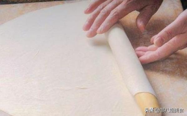 做手擀麵時,和麵要多加“2個料”,麵條筋道不易斷,爽滑不粘連 做手擀麵時,和麵要多加“2個料”,麵條筋道不易斷,爽滑不粘連