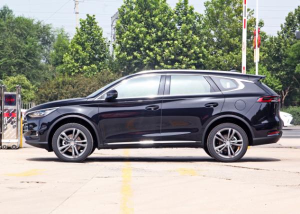 所剩無幾的燃油車,軸距2820mm,超大7座SUV,它保留下來有何實力 所剩無幾的燃油車,軸距2820mm,超大7座SUV,它保留下來有何實力