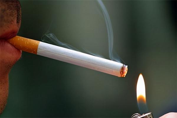 中老年人注意，3個勤快習慣要改掉，越勤快越容易得病，影響身體