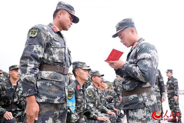 沙場點兵,千餘新兵完成軍旅生涯“第一仗” 沙場點兵,千餘新兵完成軍旅生涯“第一仗”