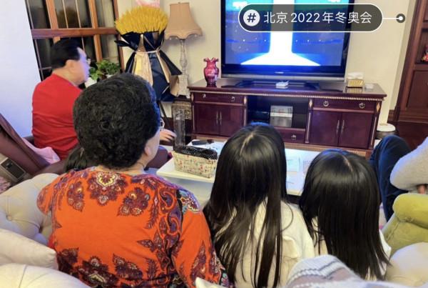 百位港臺明星助力冬奧！成龍凌晨激動發文，與國家隊合影滿臉驕傲