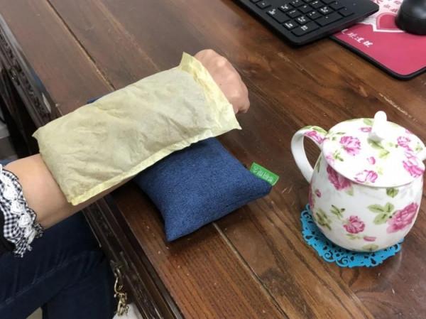 “包”治百痛!肩頸痛、腰腿痛……冬天的痛“包”懂 “包”治百痛!肩頸痛、腰腿痛……冬天的痛“包”懂