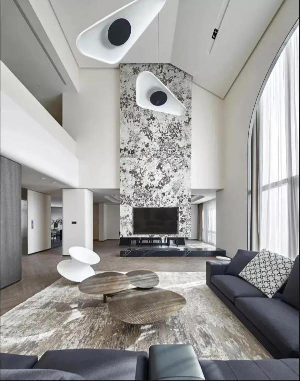 經典&OpenCurlyDoubleQuote;挑高&rdquo;客廳背景設計