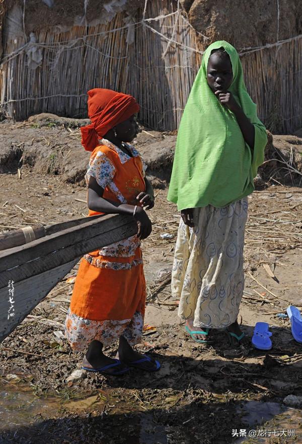 「查德」走進“查德湖”上的島嶼村莊
