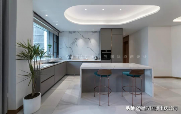 重慶夫妻340㎡新家,全屋做曲型吊頂,鄰居直呼第一次見,羨慕 重慶夫妻340㎡新家,全屋做曲型吊頂,鄰居直呼第一次見,羨慕