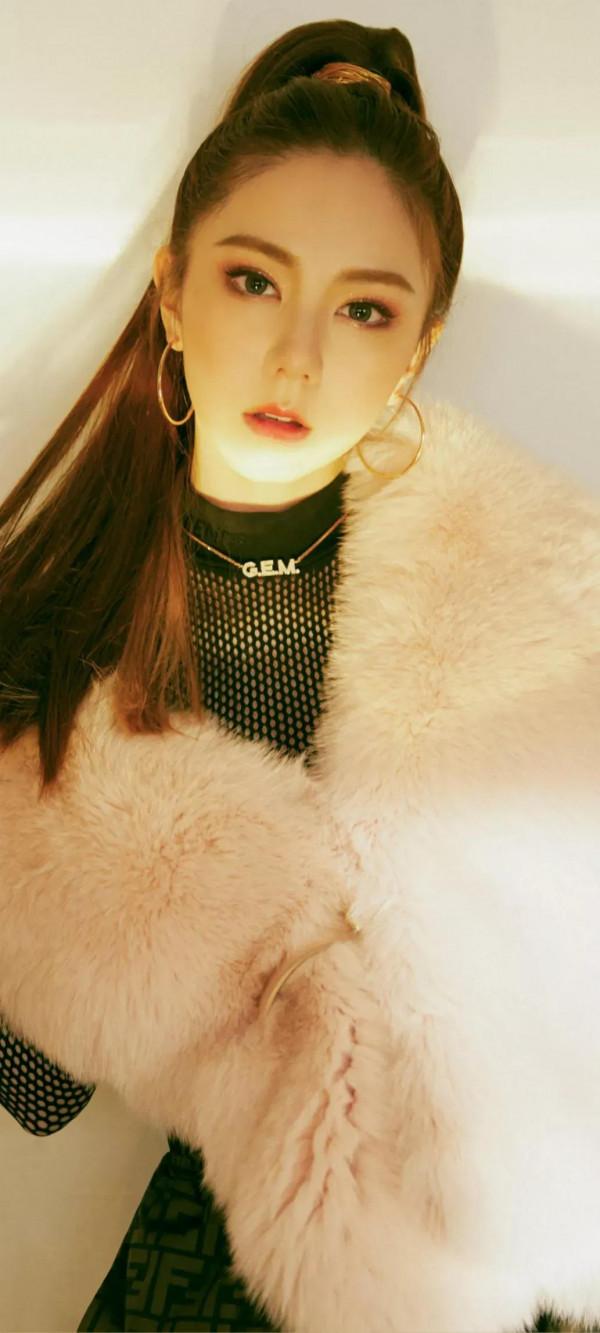 鄧紫棋桌布｜窈窕神女顏